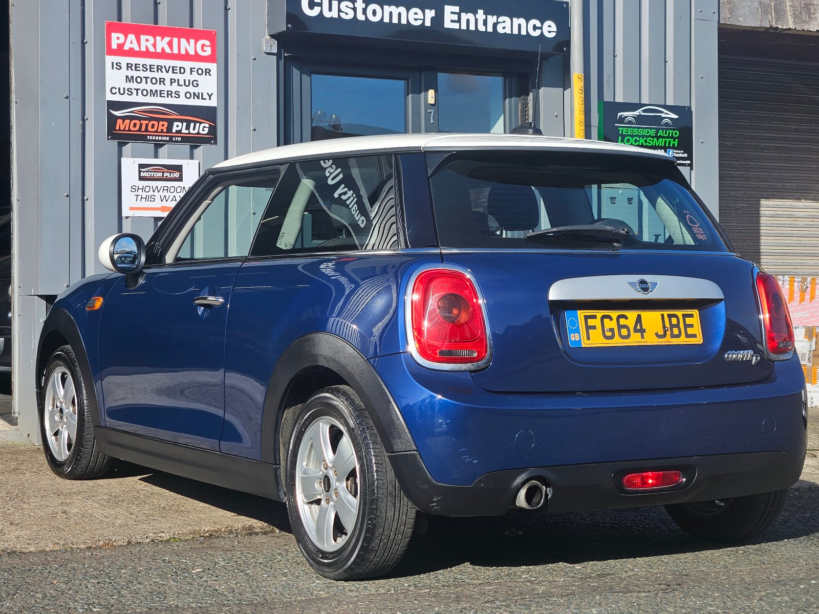 MINI Hatch - Image 2