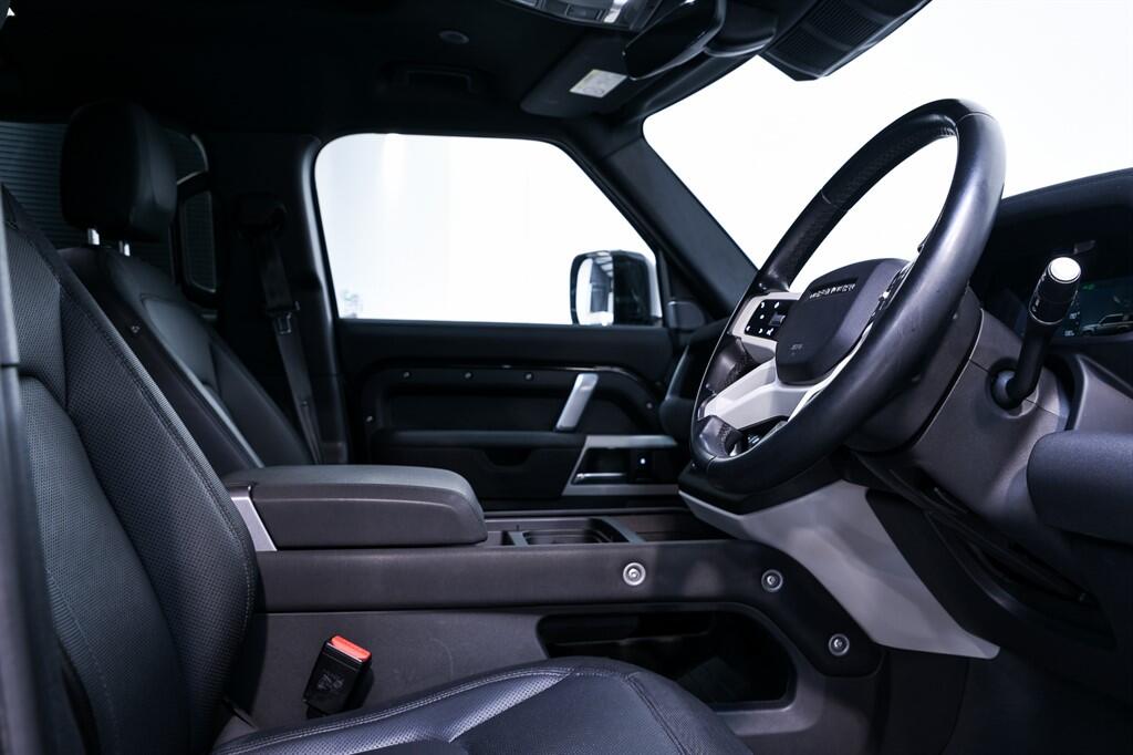 Land Rover Defender 110 - Image 8