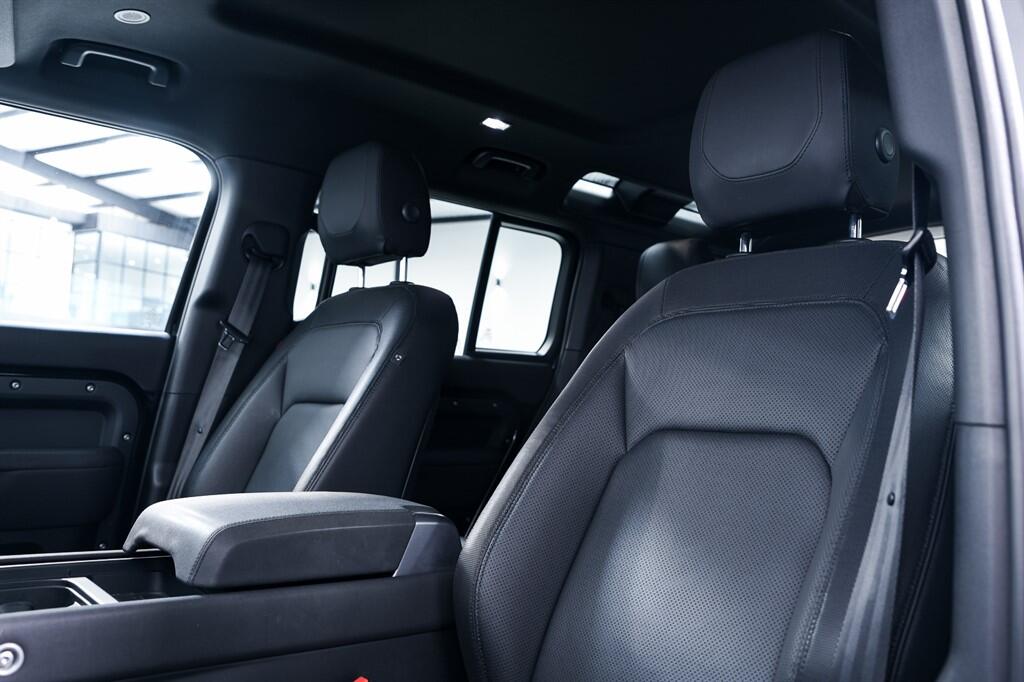 Land Rover Defender 110 - Image 11
