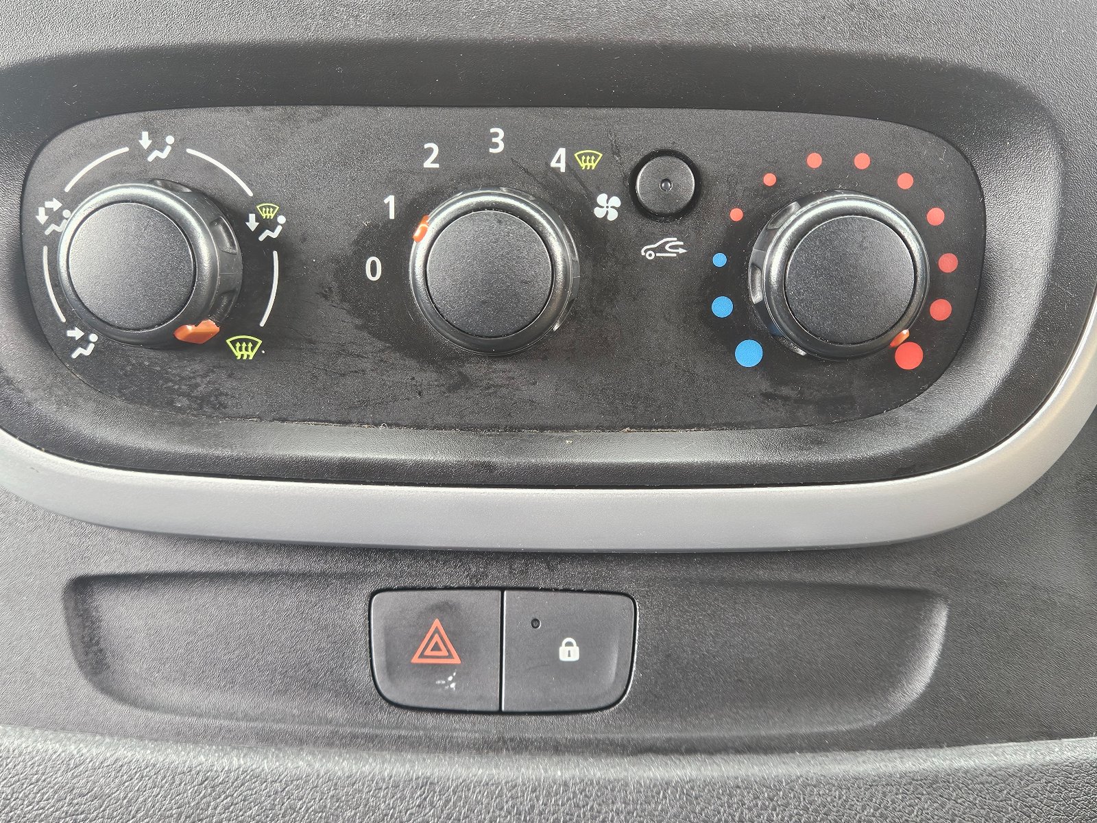 Renault Trafic - Image 20