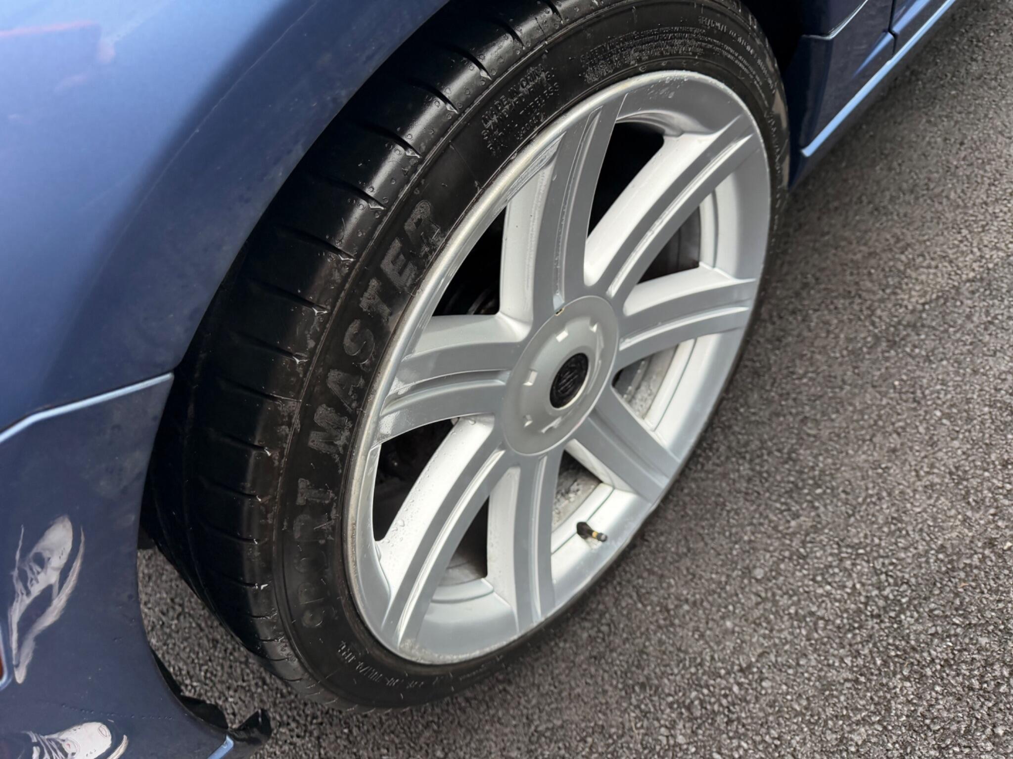 Chrysler Crossfire - Image 10