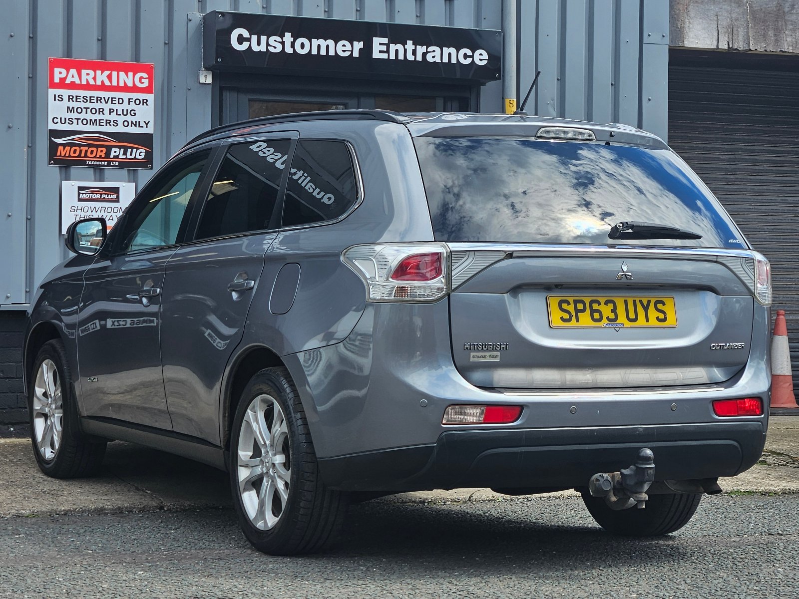 Mitsubishi Outlander - Image 2
