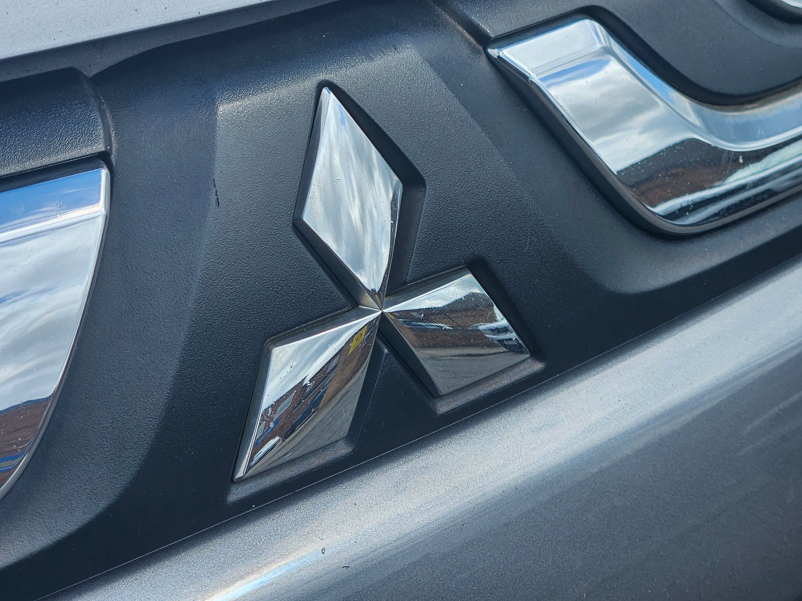 Mitsubishi Outlander - Image 11