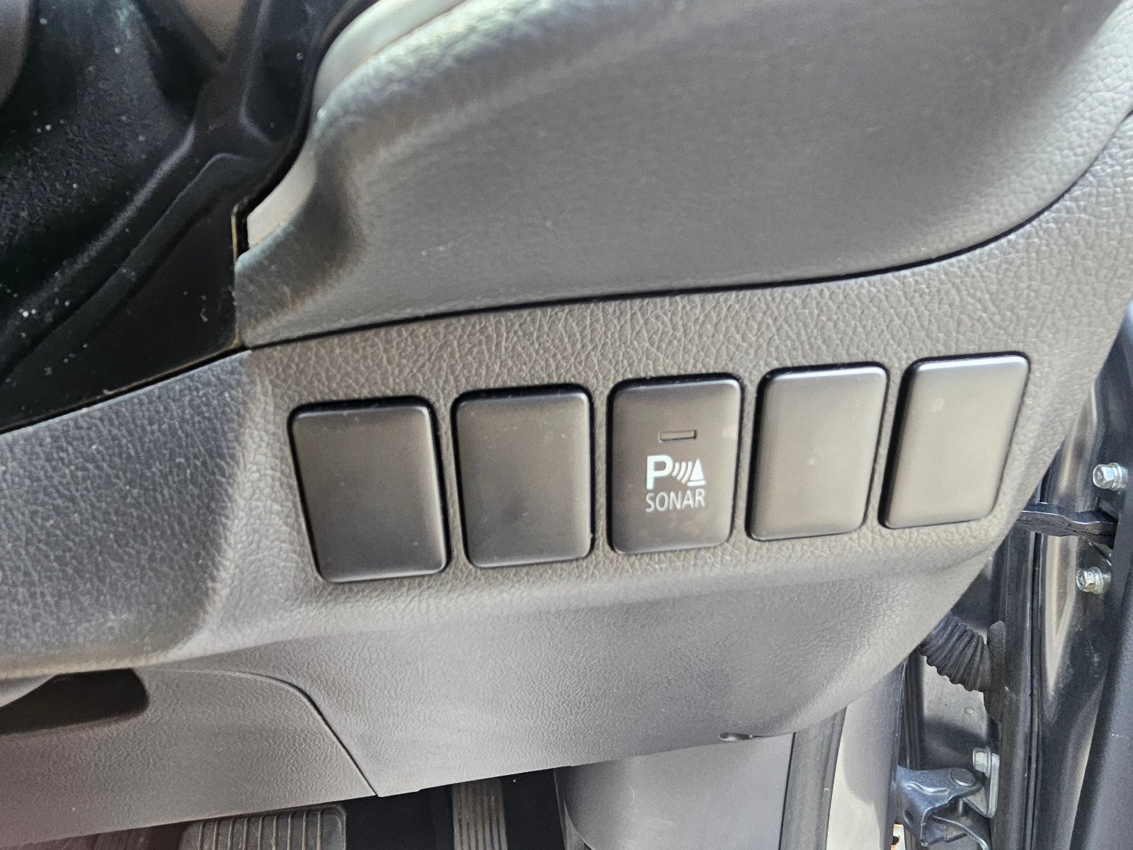 Mitsubishi Outlander - Image 25
