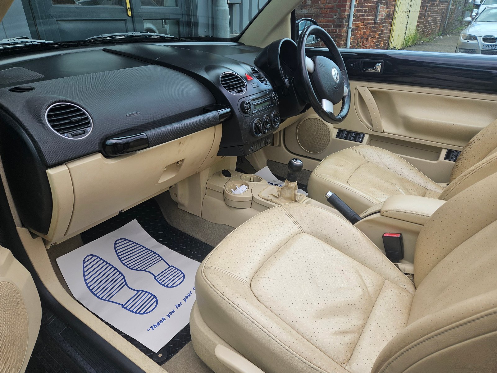 Volkswagen Beetle - Image 13