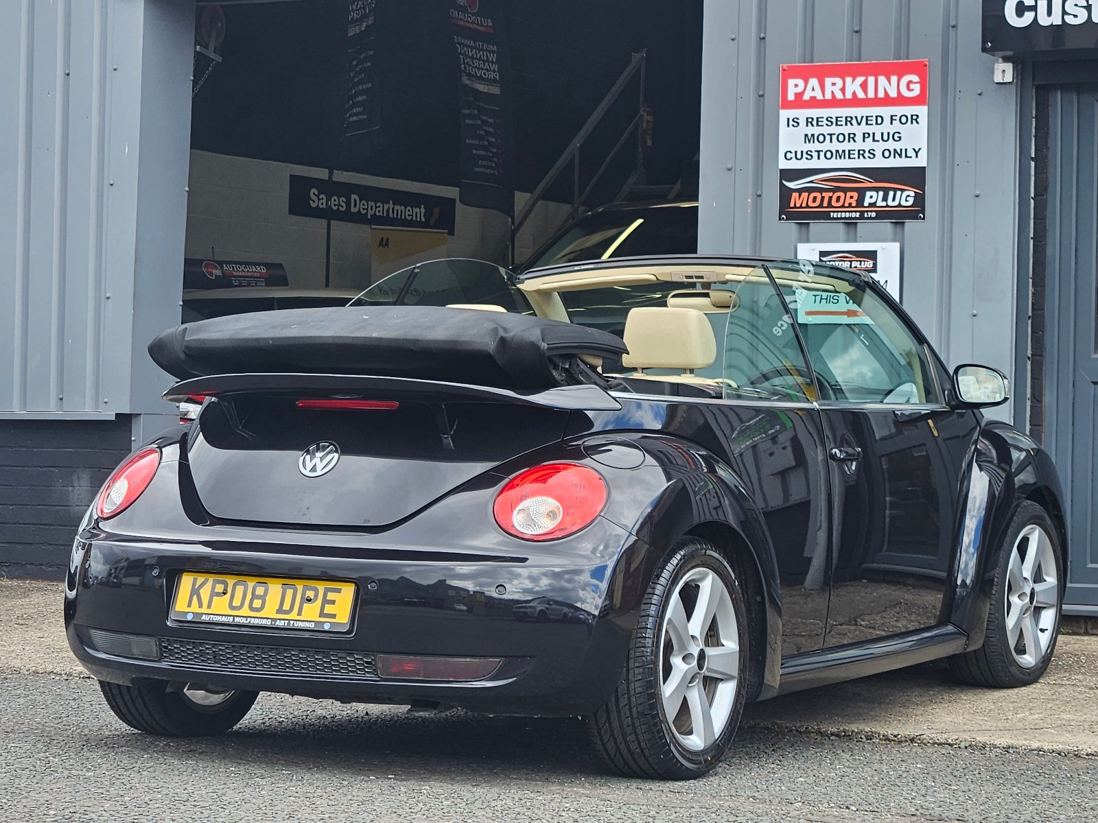 Volkswagen Beetle - Image 6