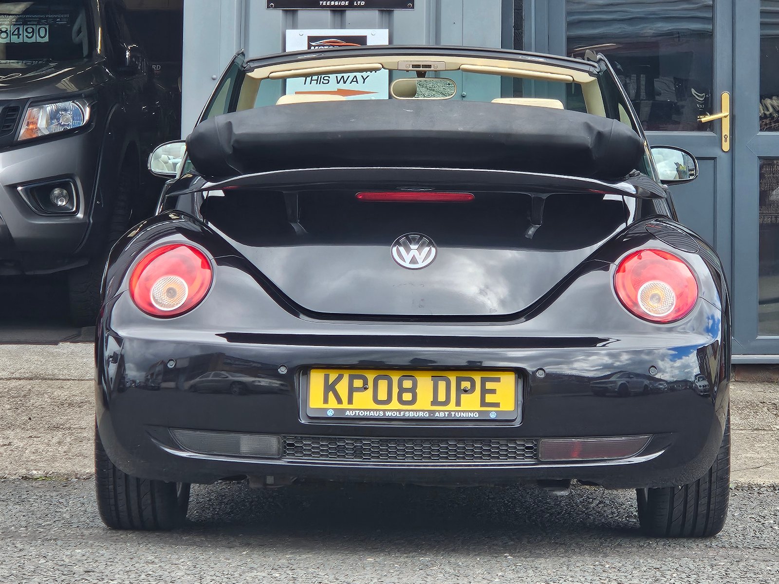 Volkswagen Beetle - Image 4