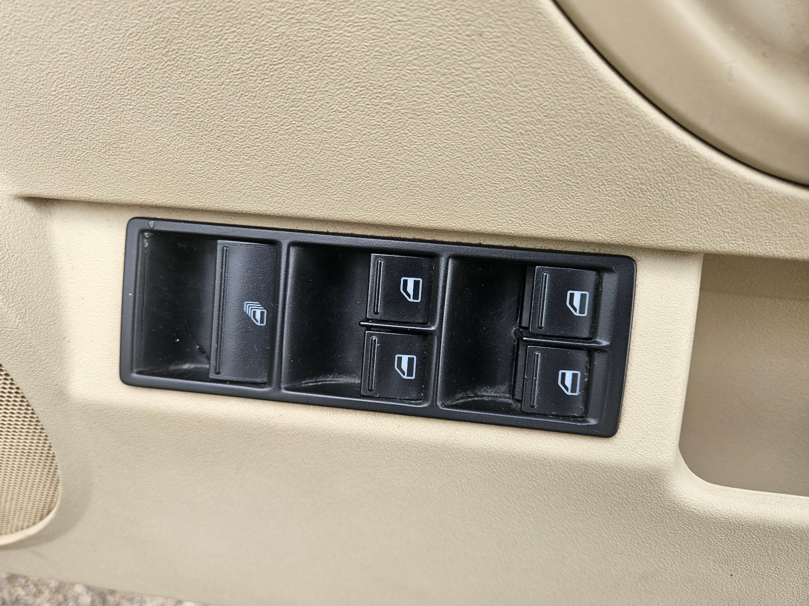Volkswagen Beetle - Image 18