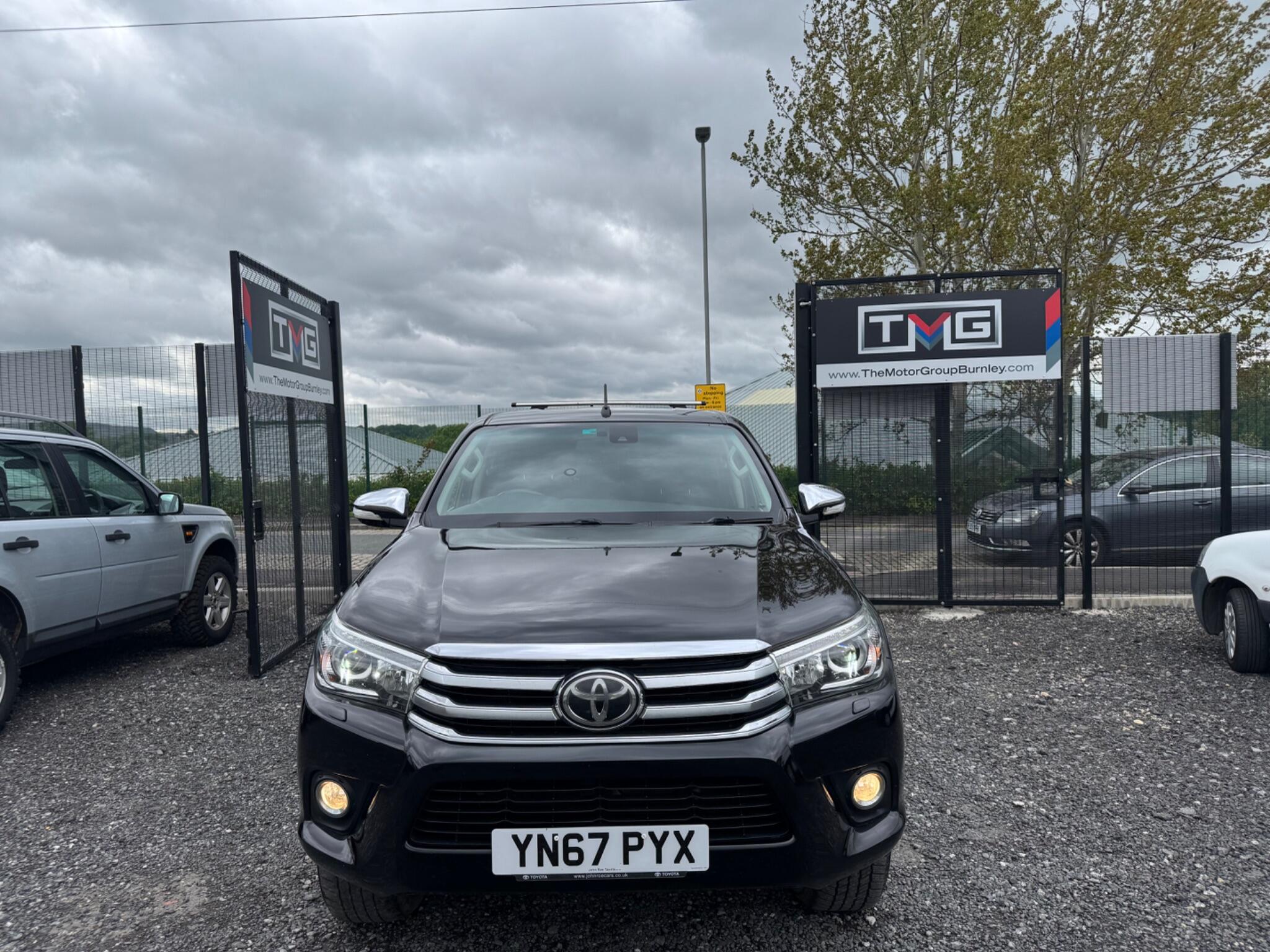 Toyota Hilux - Image 9