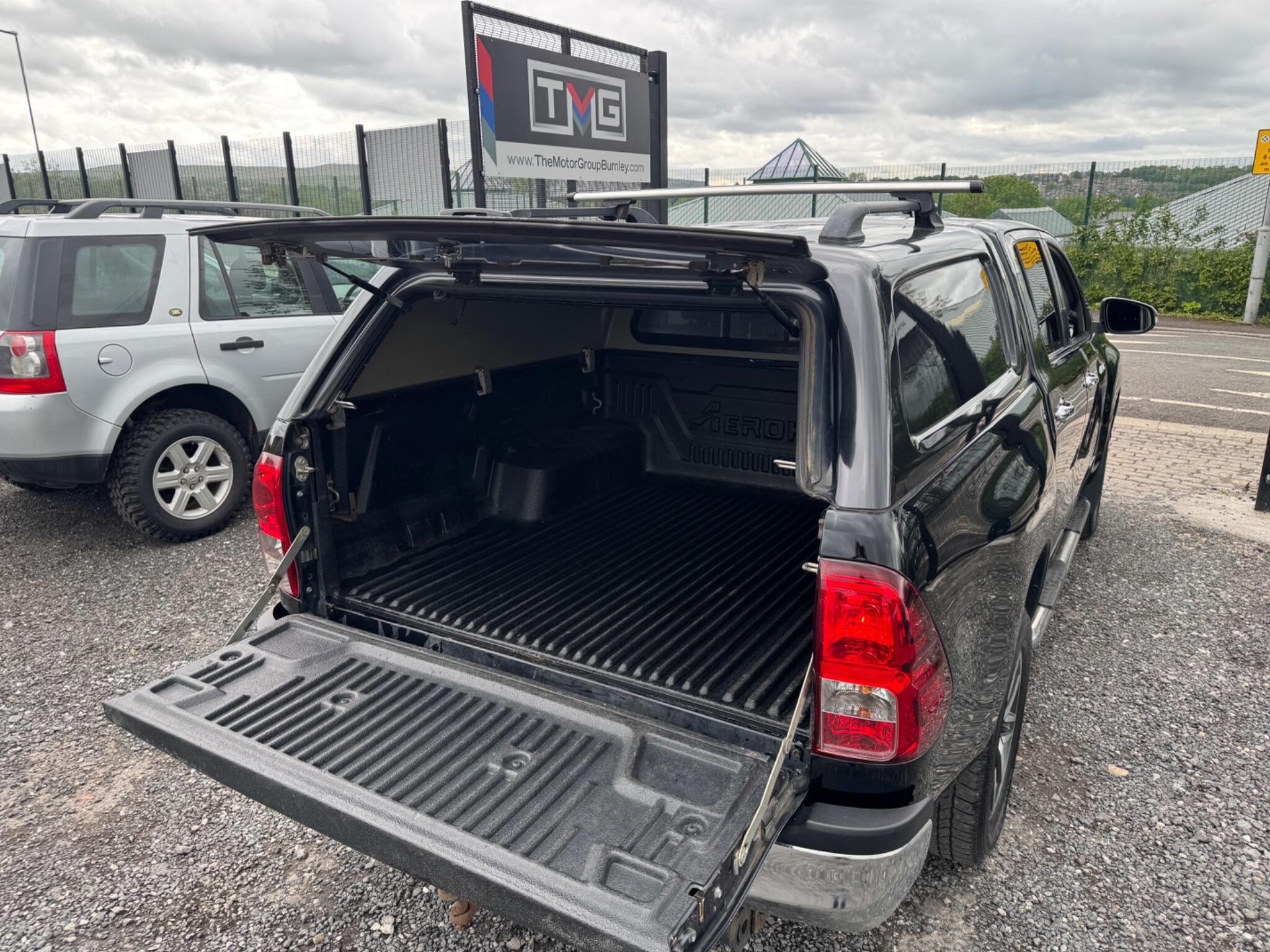 Toyota Hilux - Image 16