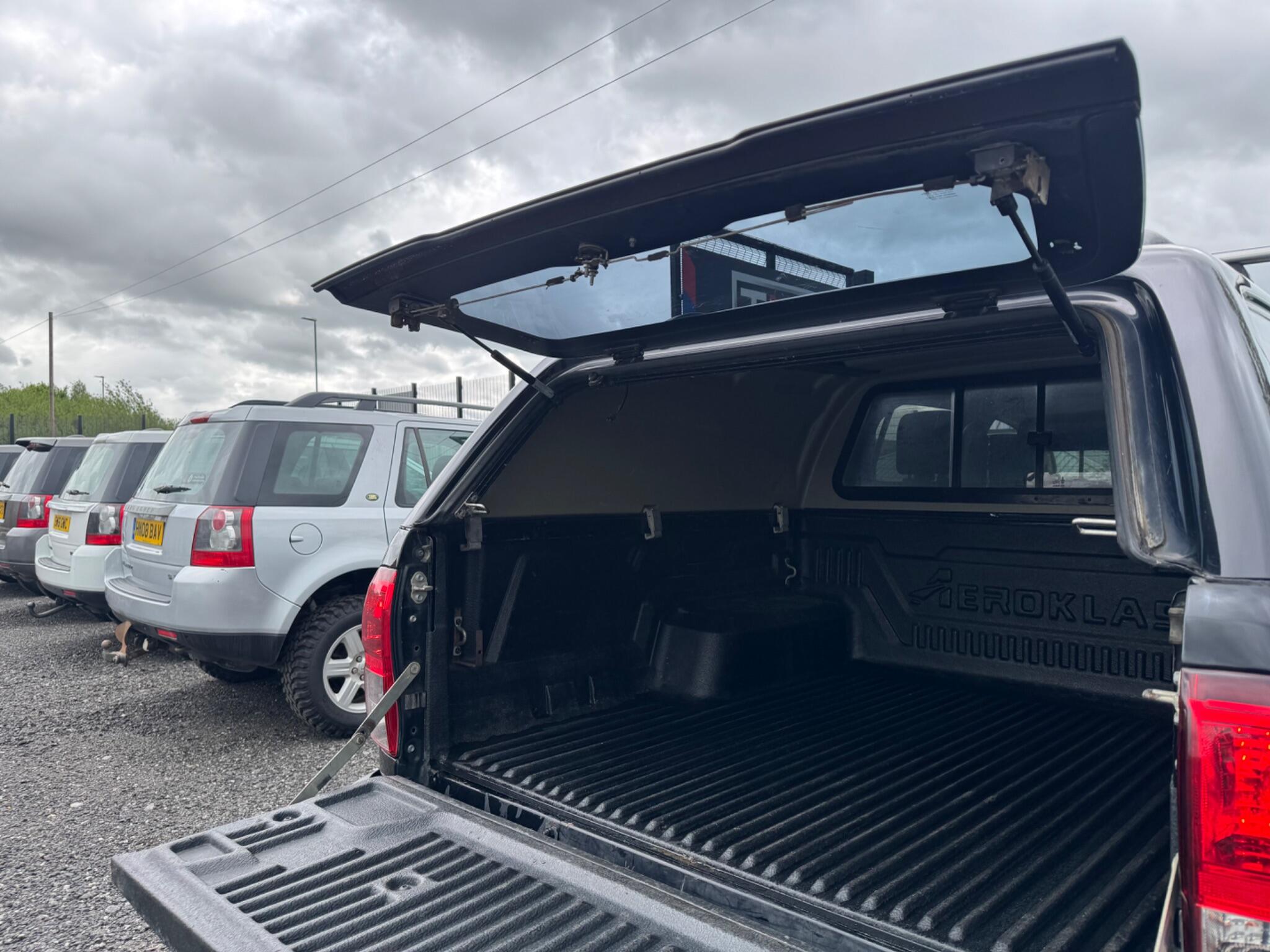 Toyota Hilux - Image 17