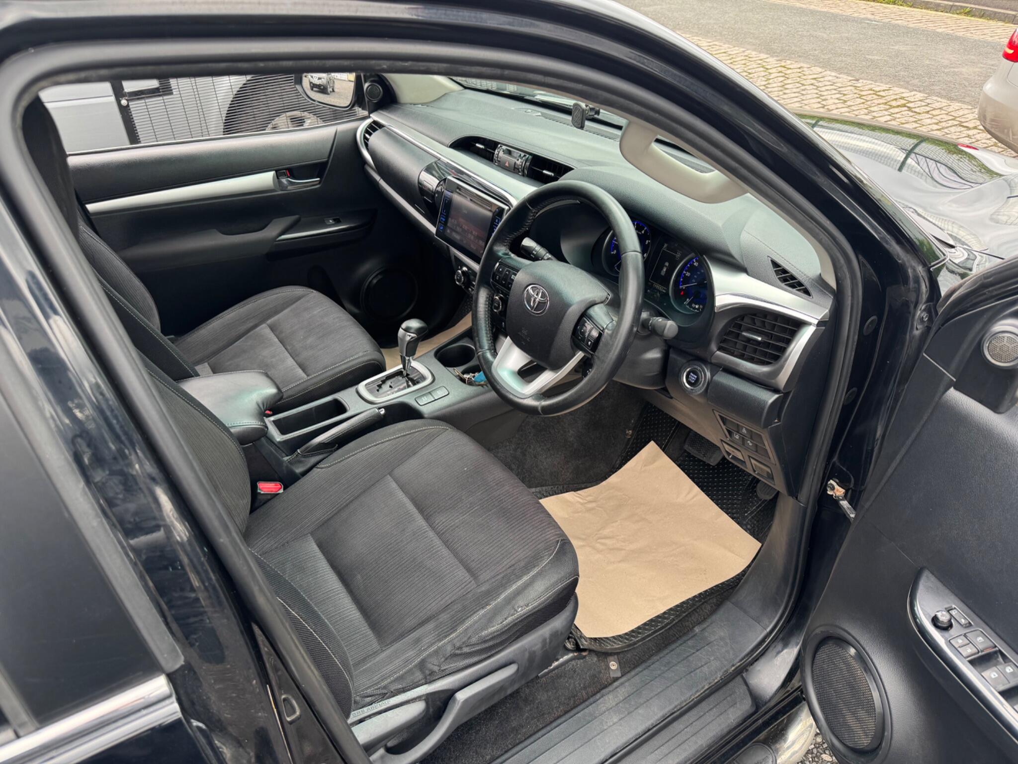 Toyota Hilux - Image 18