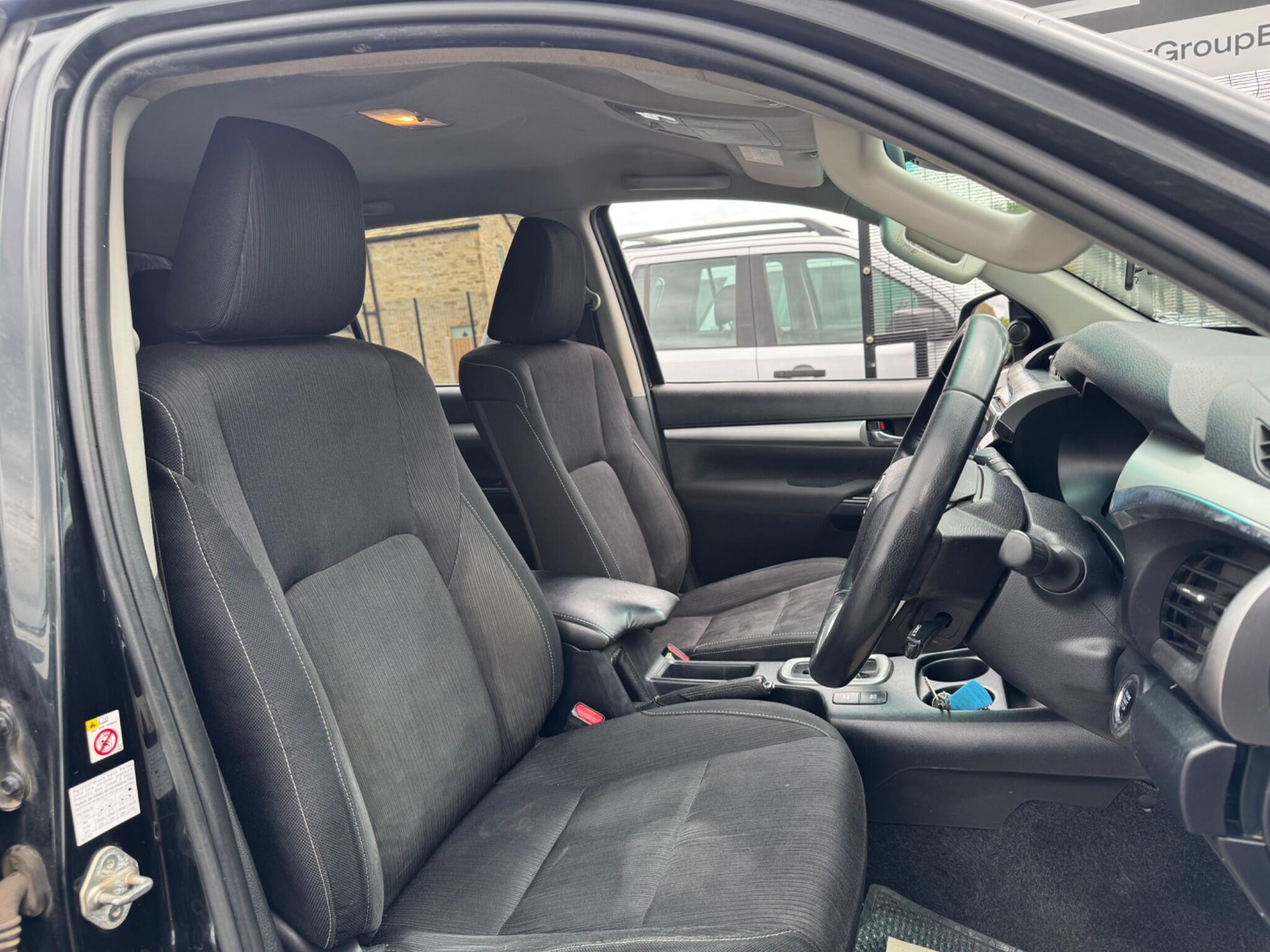Toyota Hilux - Image 19