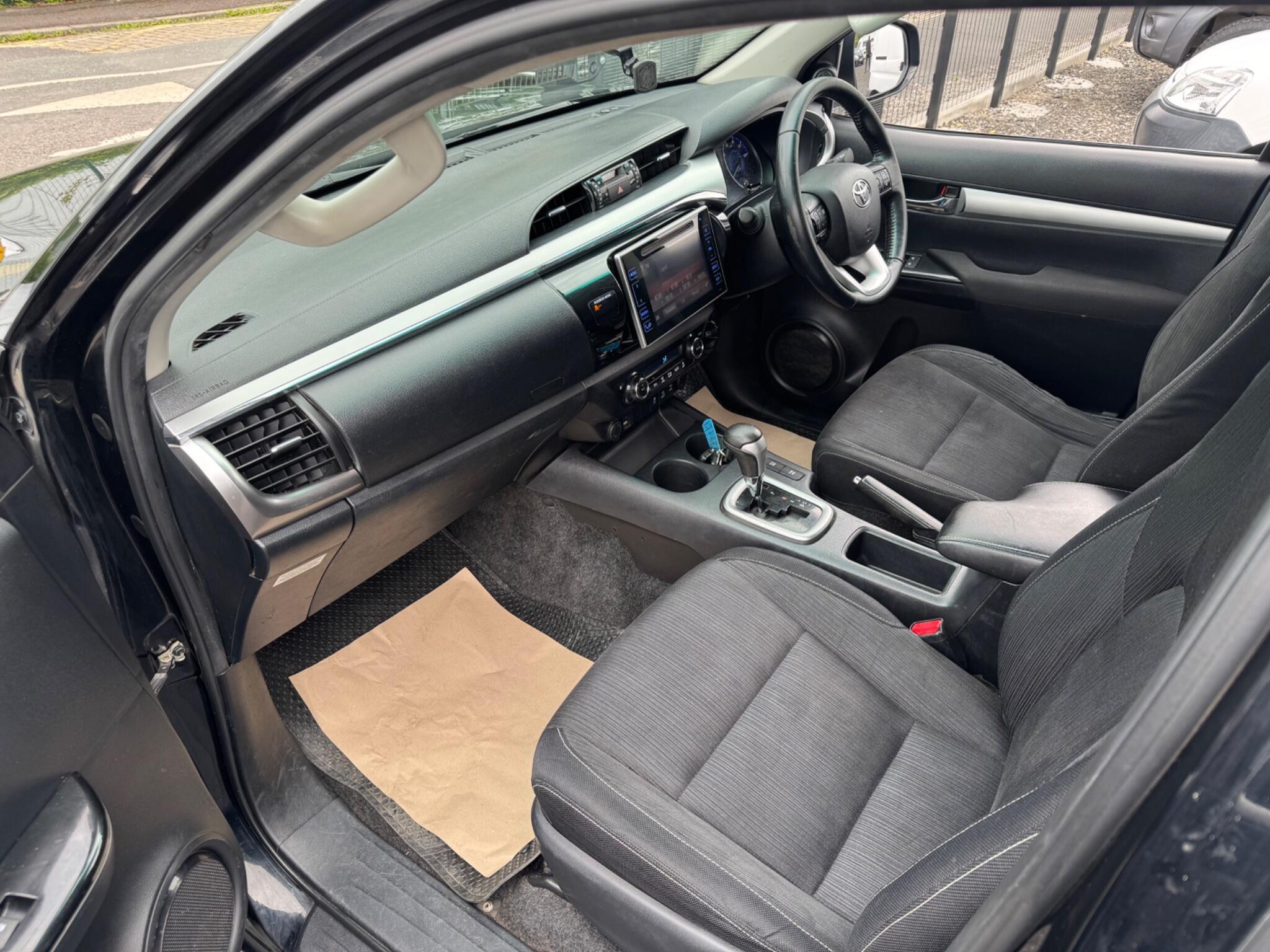 Toyota Hilux - Image 21
