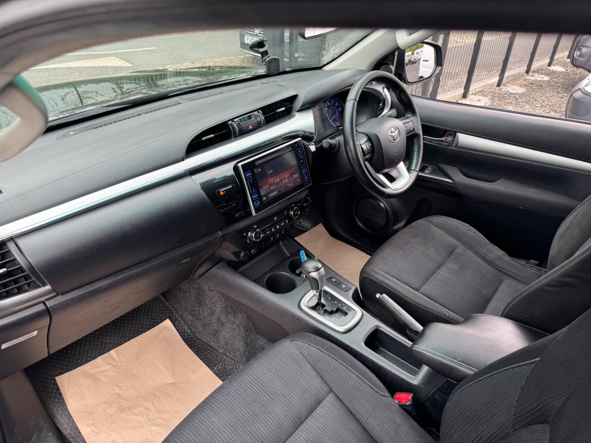Toyota Hilux - Image 23