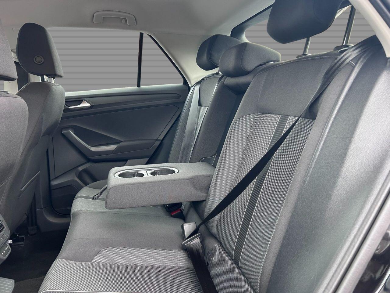 Volkswagen T-Roc - Image 18