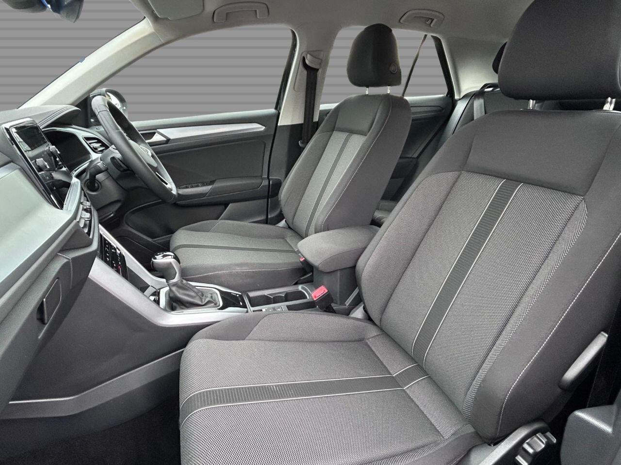 Volkswagen T-Roc - Image 17