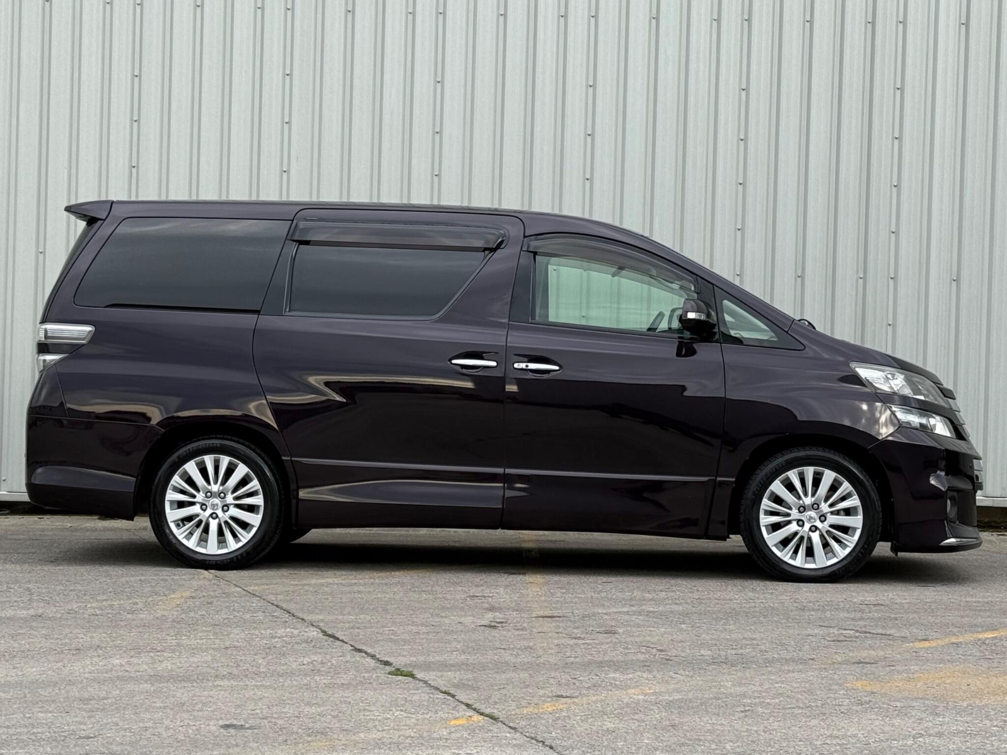 Toyota Vellfire - Image 9
