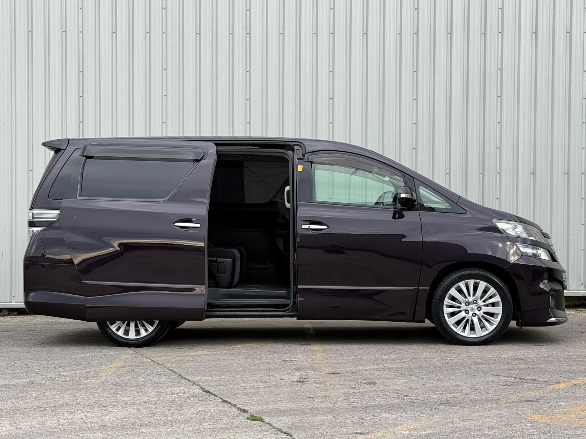 Toyota Vellfire - Image 10
