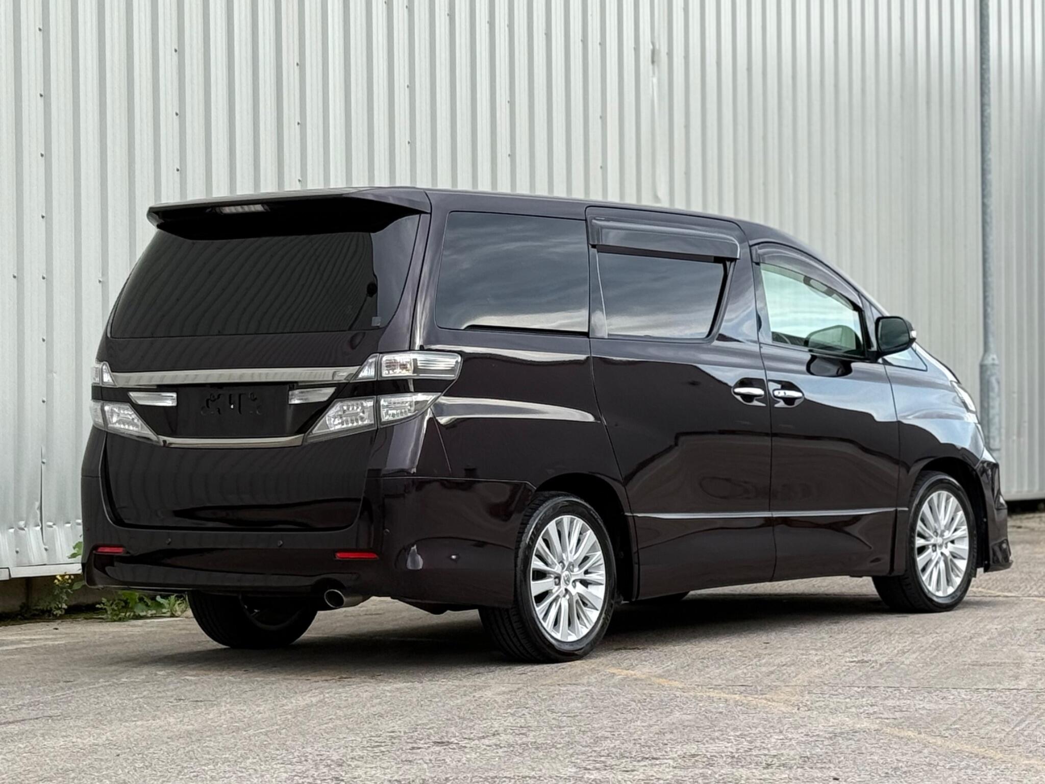 Toyota Vellfire - Image 11