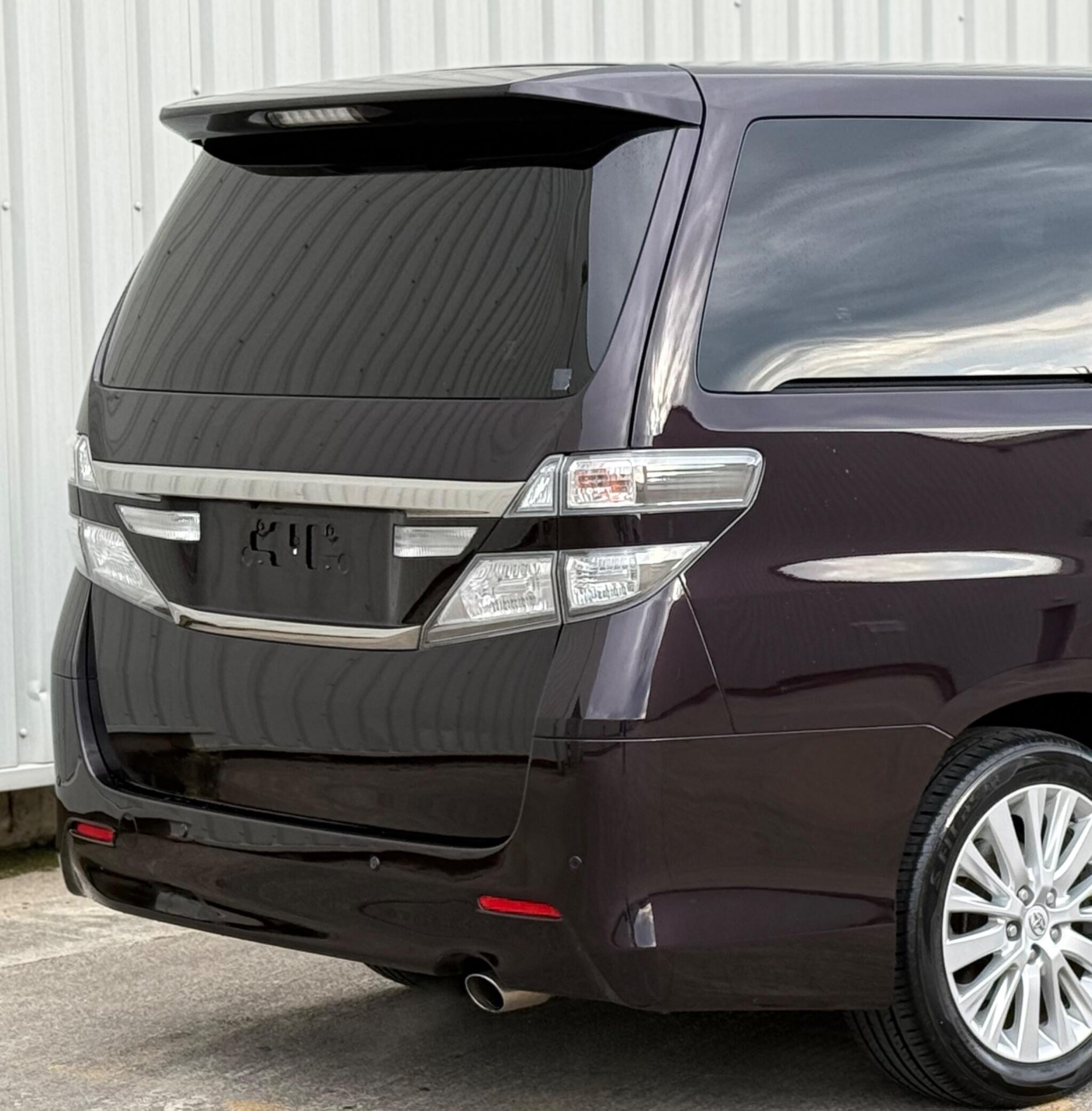 Toyota Vellfire - Image 13