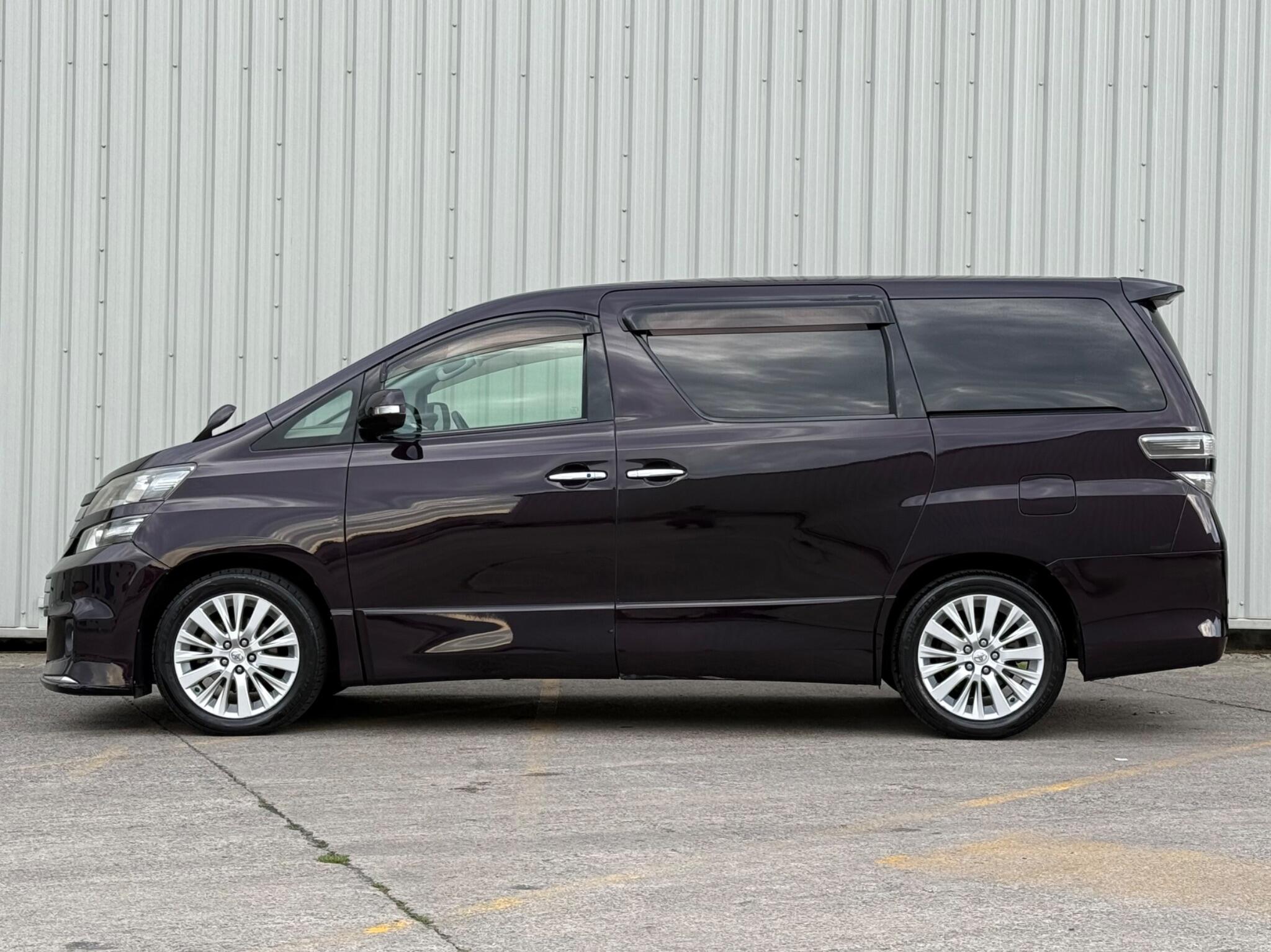 Toyota Vellfire - Image 15