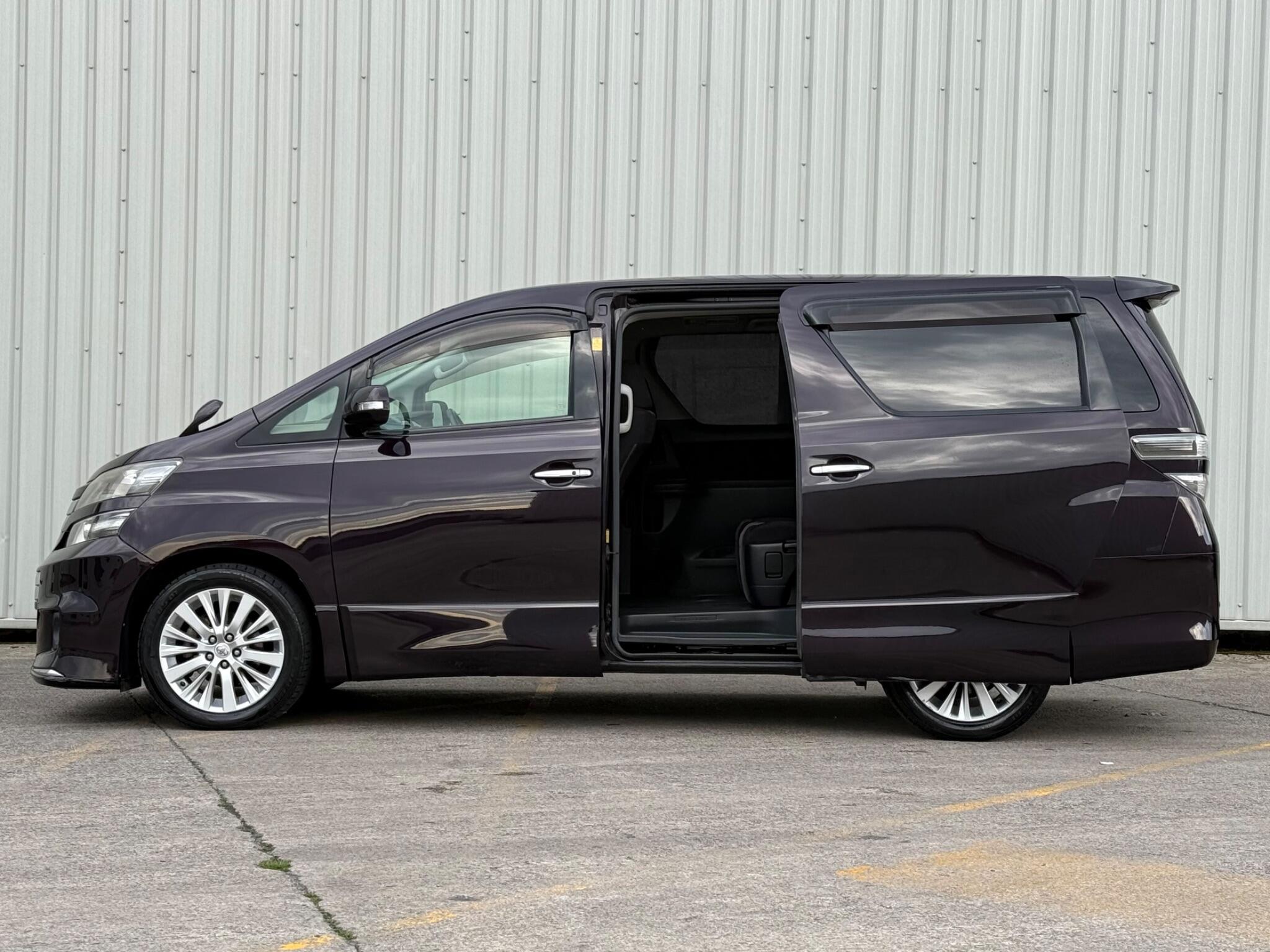 Toyota Vellfire - Image 16
