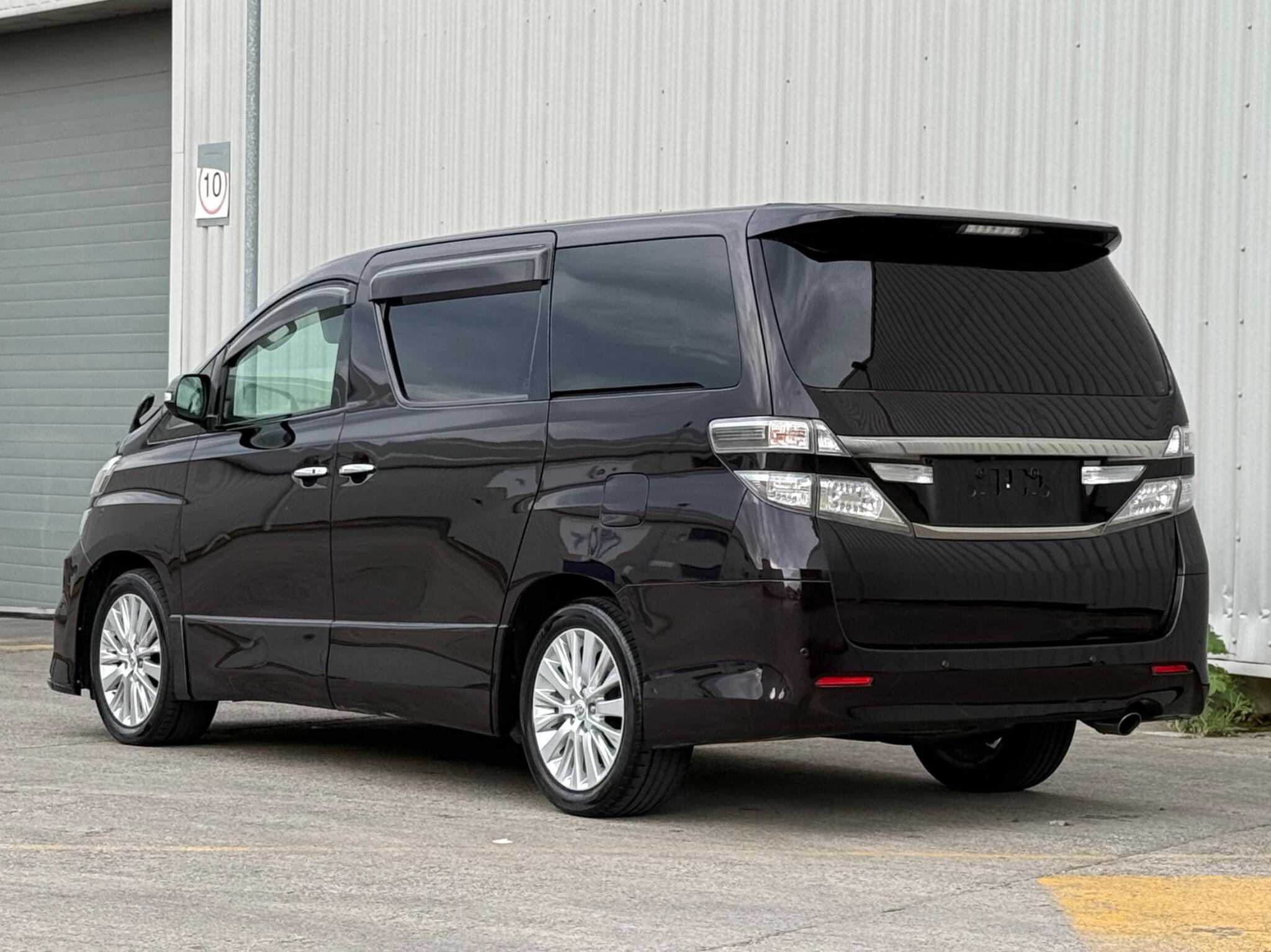 Toyota Vellfire - Image 17