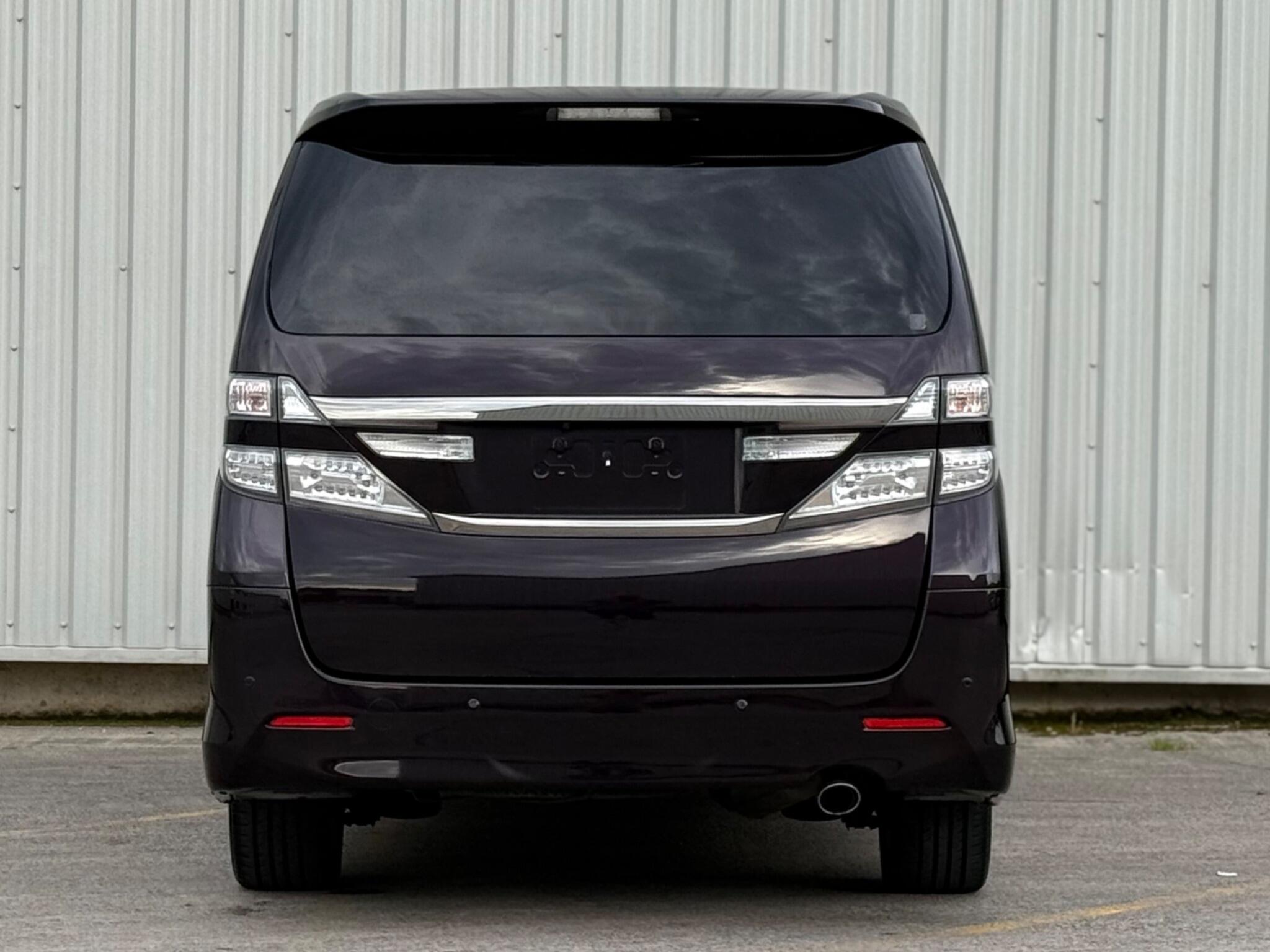 Toyota Vellfire - Image 18