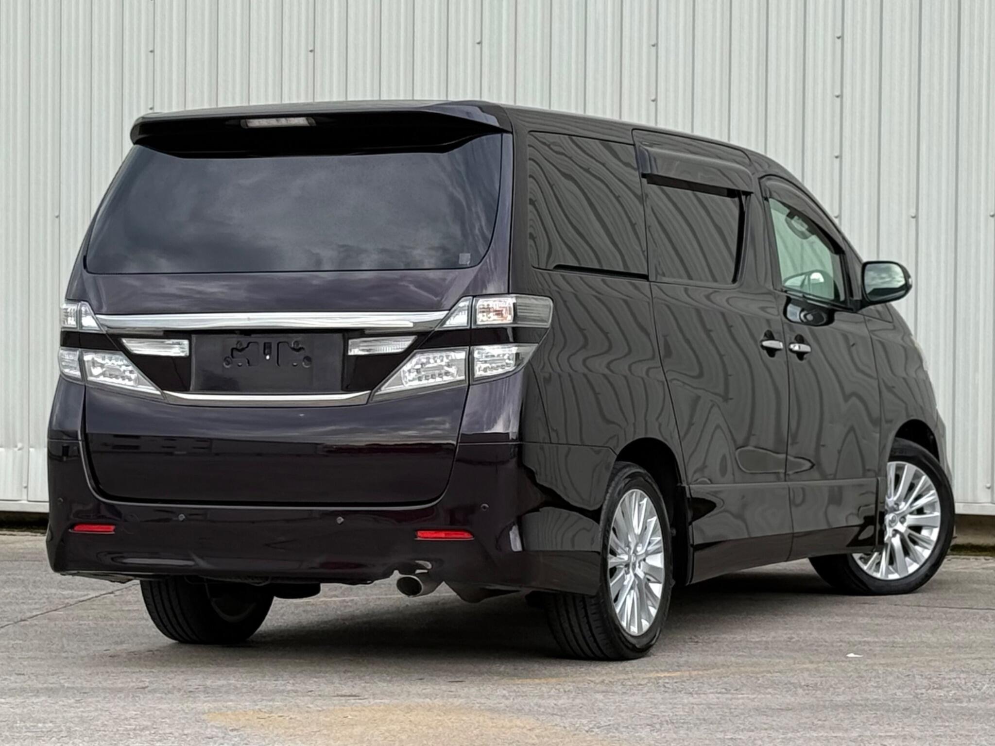 Toyota Vellfire - Image 19