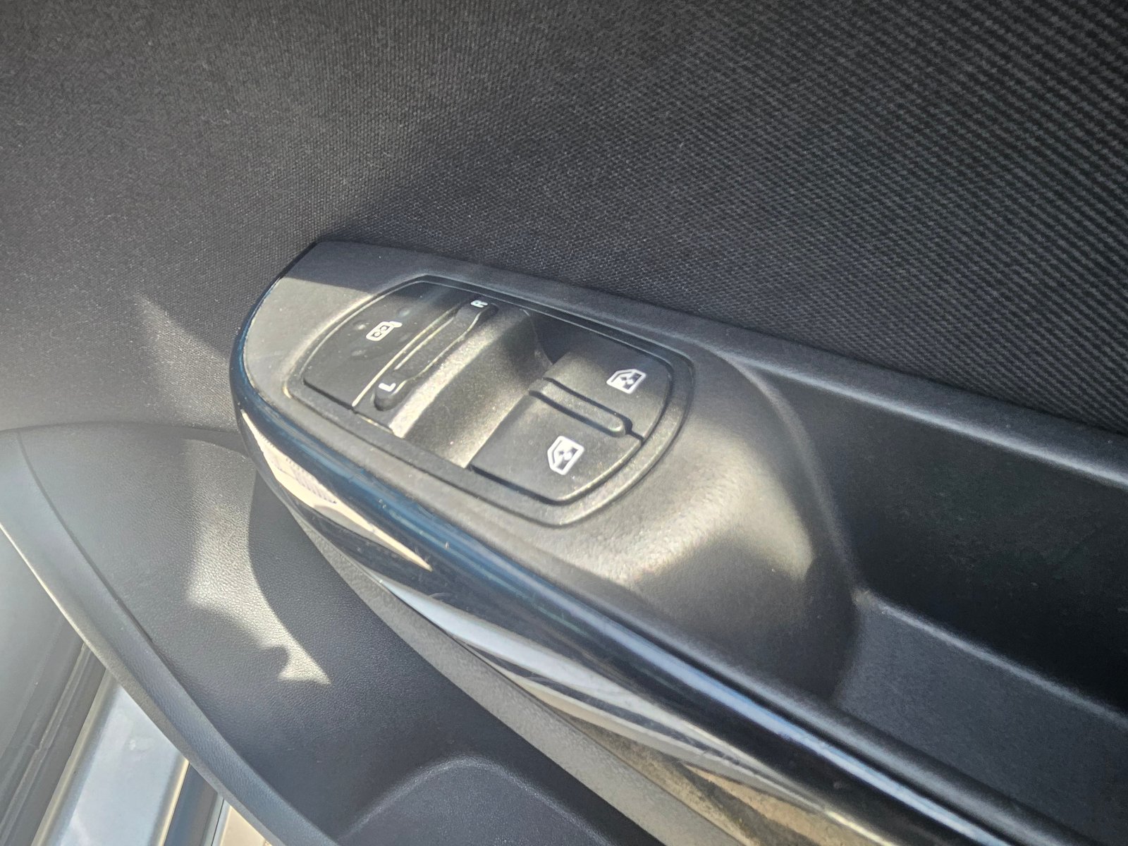 Vauxhall Corsa - Image 21