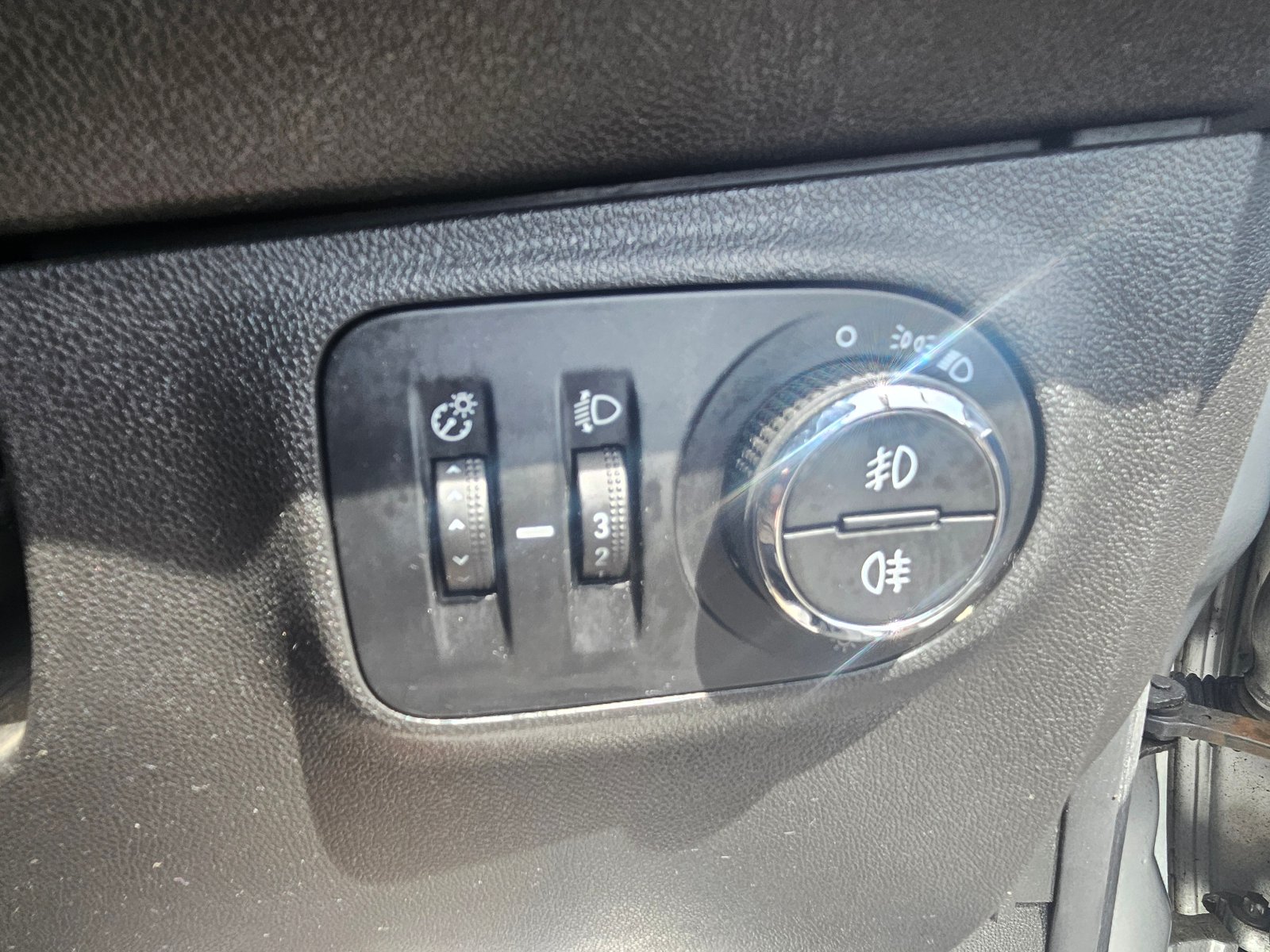 Vauxhall Corsa - Image 27