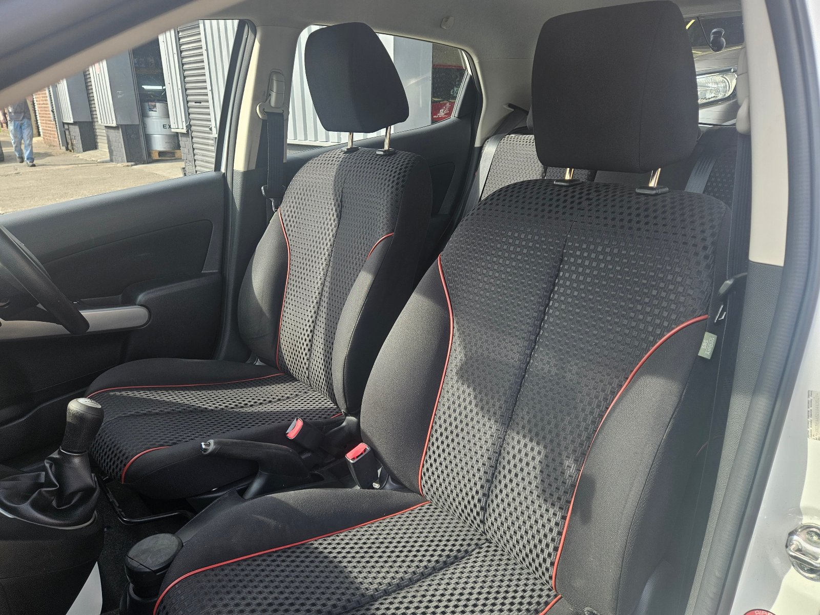 Mazda MAZDA2 - Image 16
