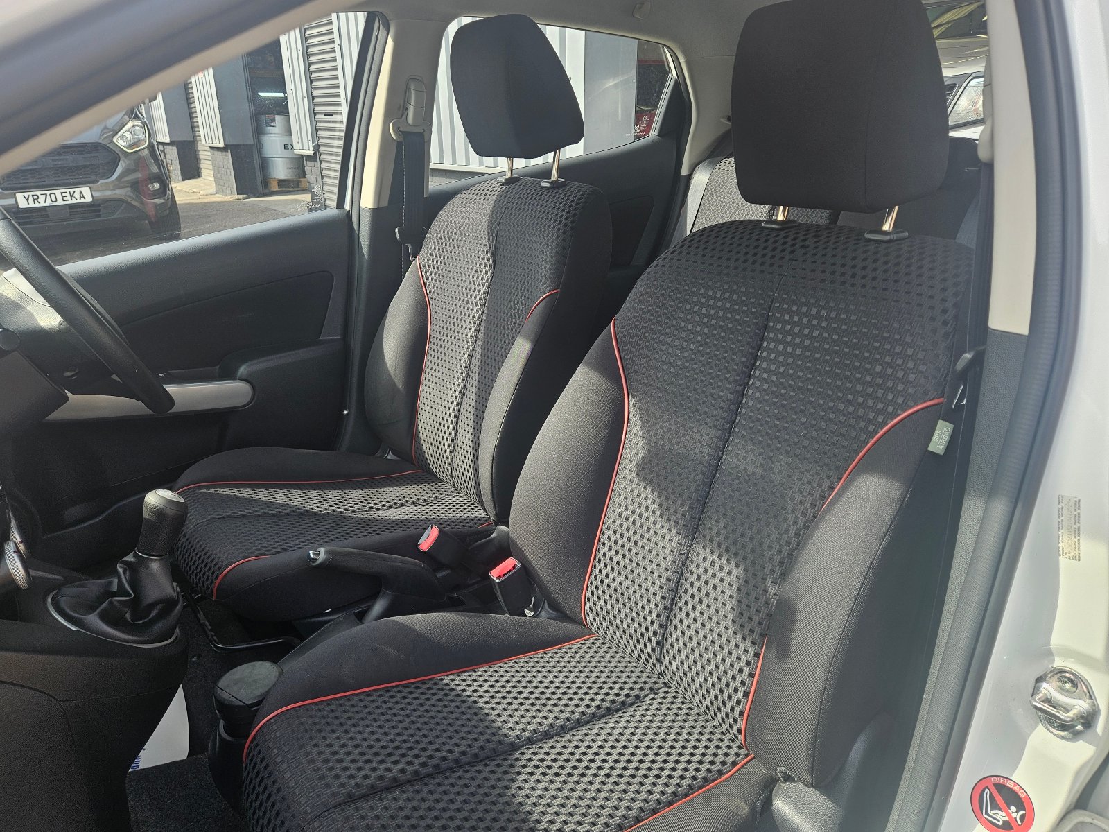 Mazda MAZDA2 - Image 21