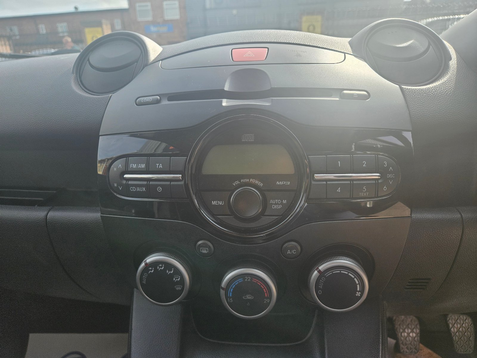 Mazda MAZDA2 - Image 31