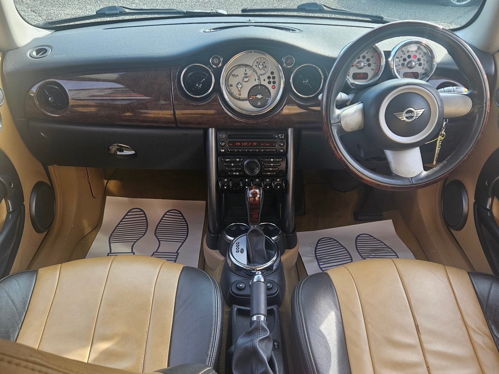 MINI Hatch - Image 13