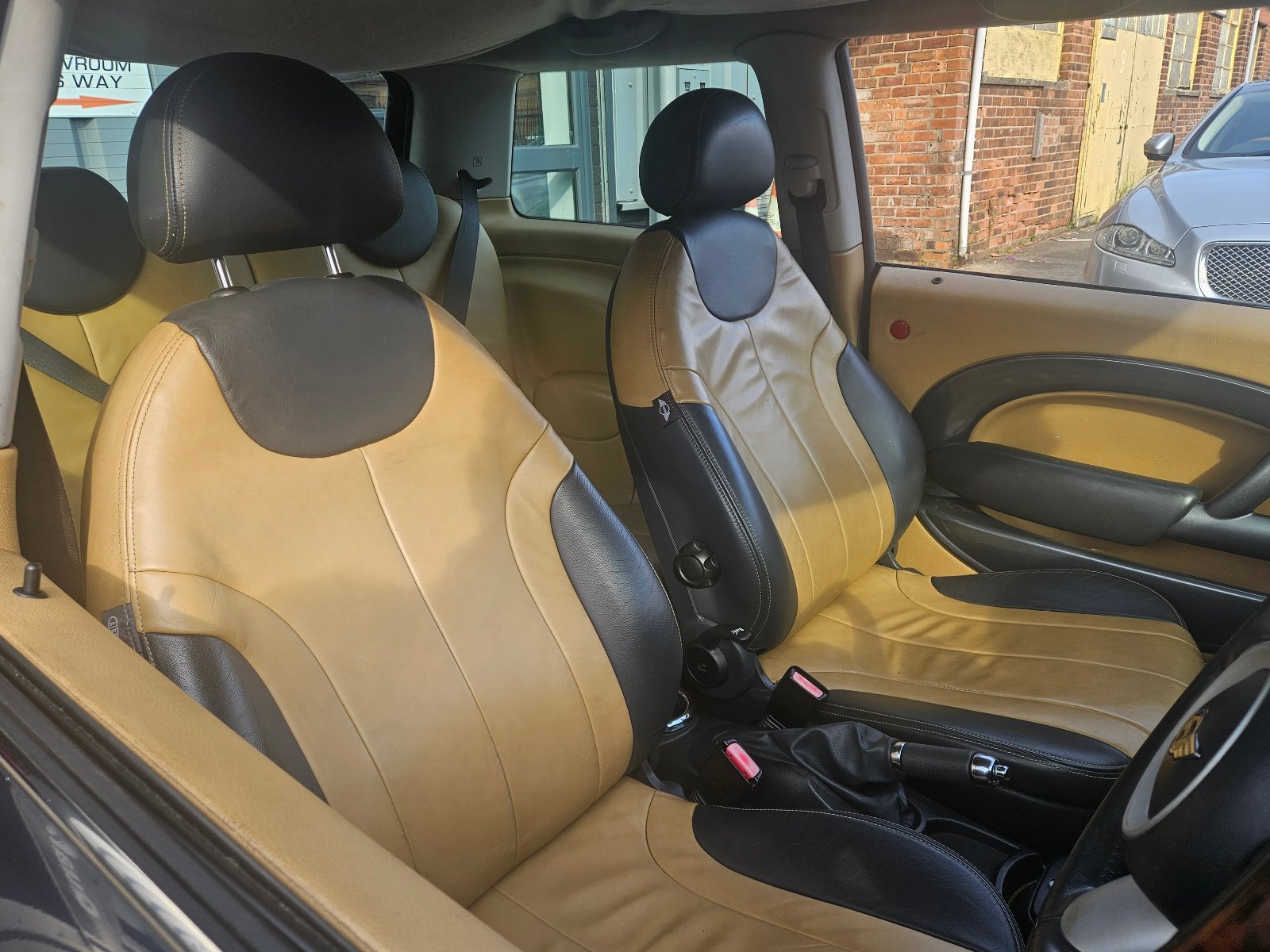 MINI Hatch - Image 18