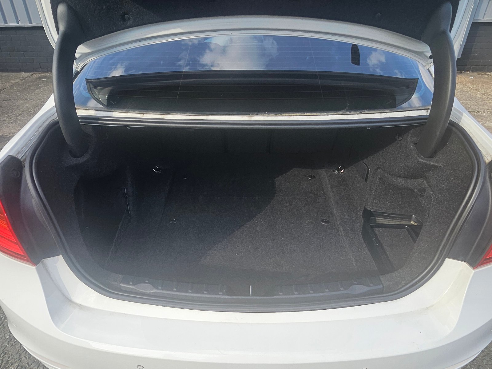 BMW 3 Series - Image 17