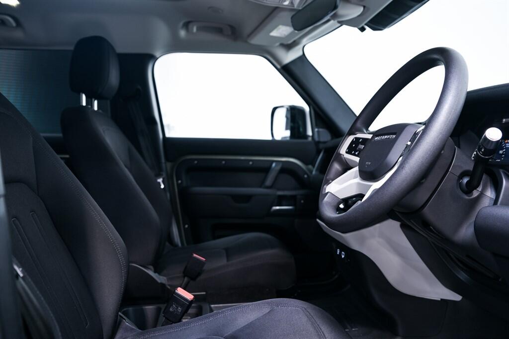 Land Rover Defender 110 - Image 12