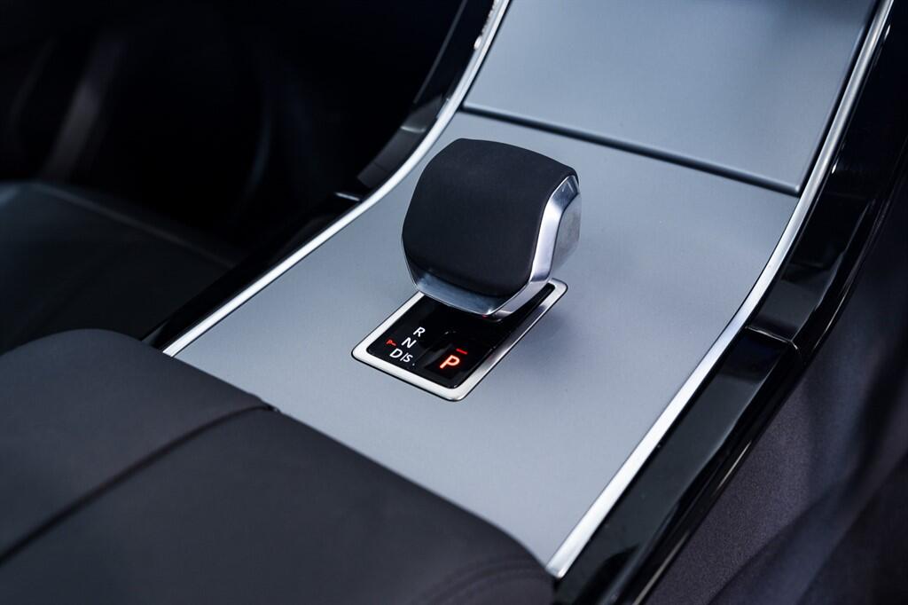 Land Rover Range Rover Velar - Image 16