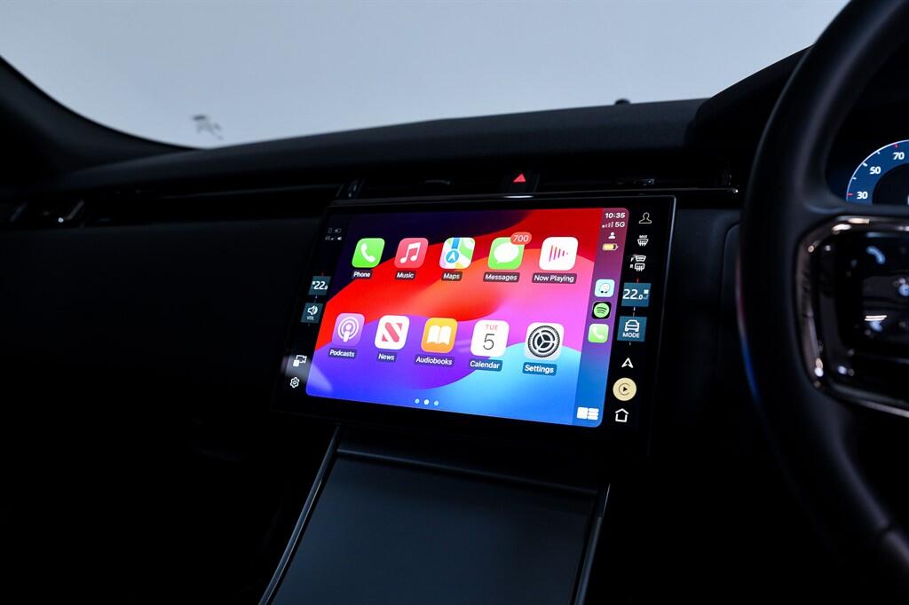 Land Rover Range Rover Velar - Image 17