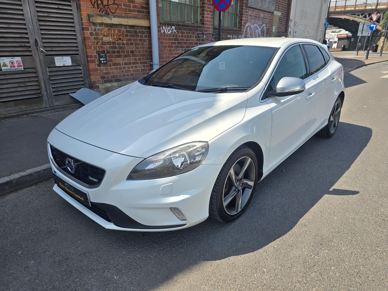 Volvo V40 - Image 2