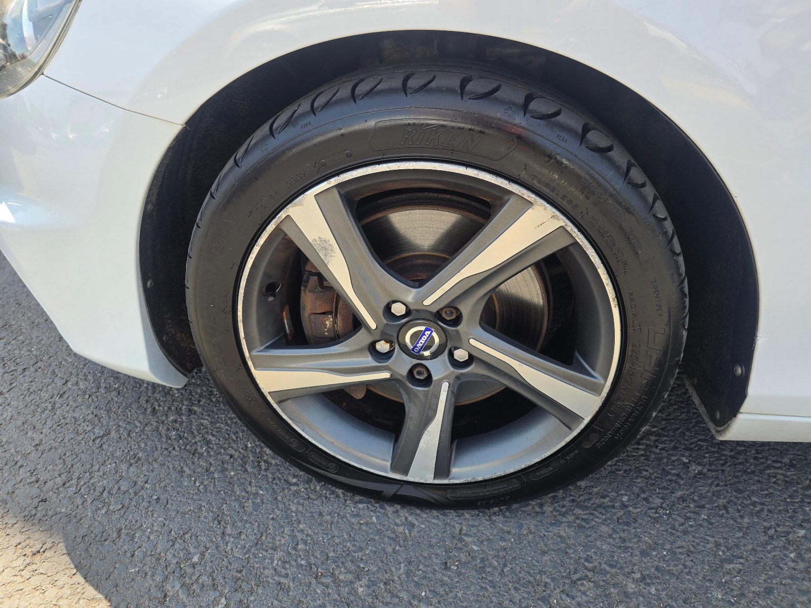 Volvo V40 - Image 10