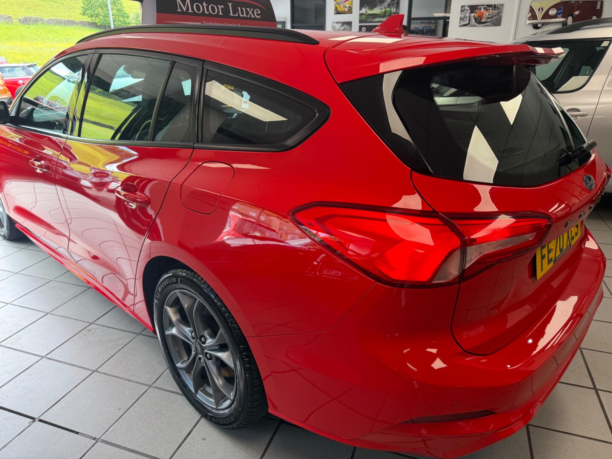 Ford Focus - Image 11