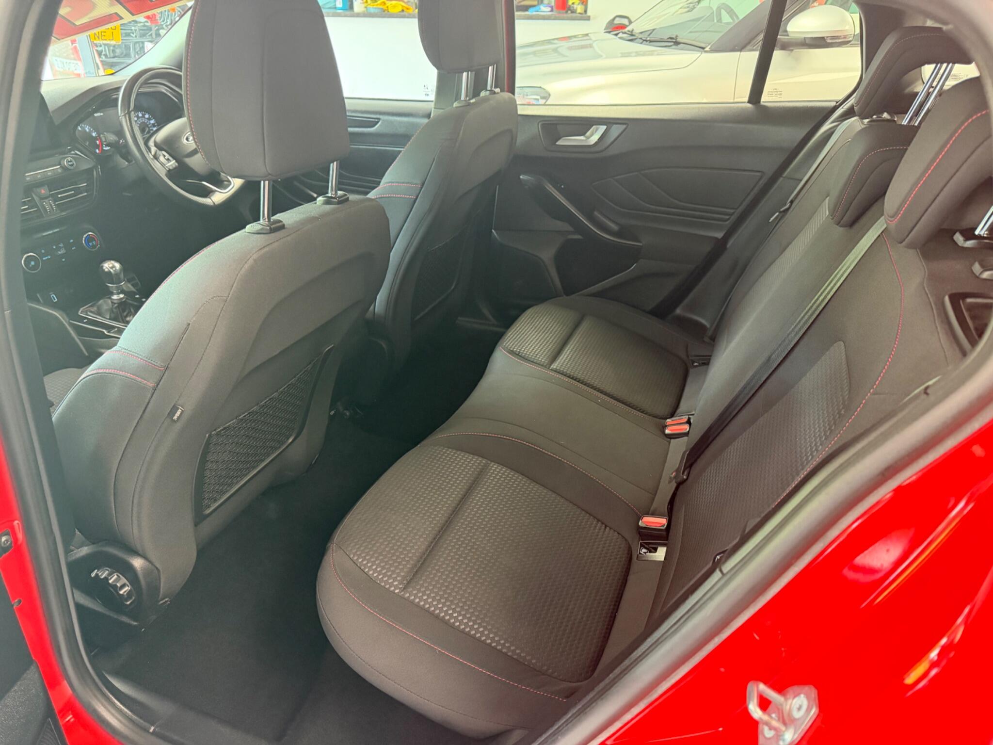 Ford Focus - Image 15