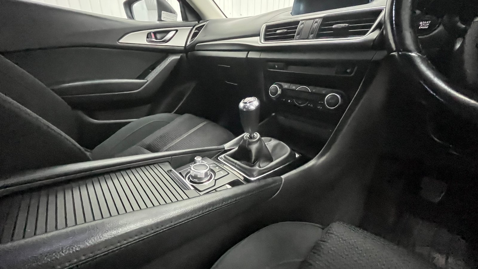Mazda MAZDA3 - Image 12