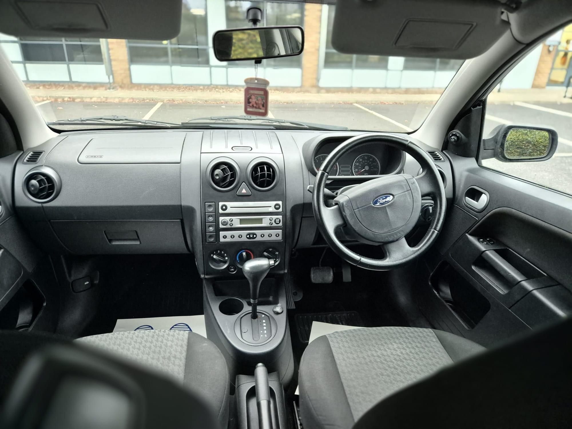 Ford Fusion - Image 12