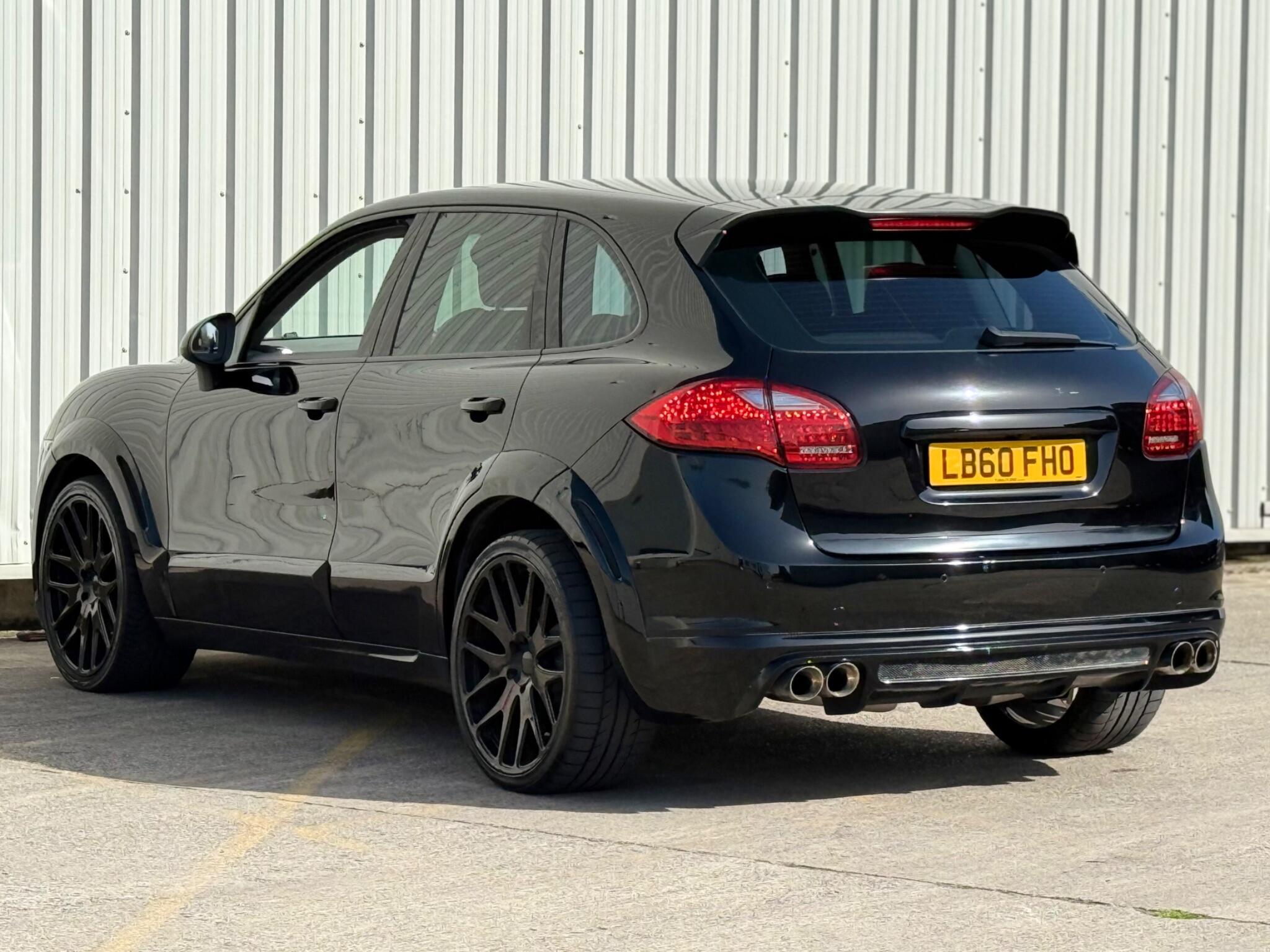 Porsche Cayenne - Image 18
