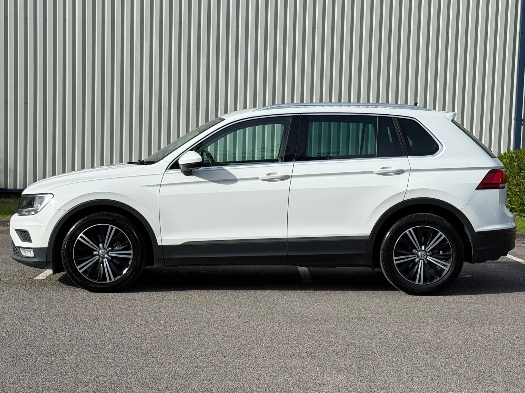 Volkswagen Tiguan - Image 9
