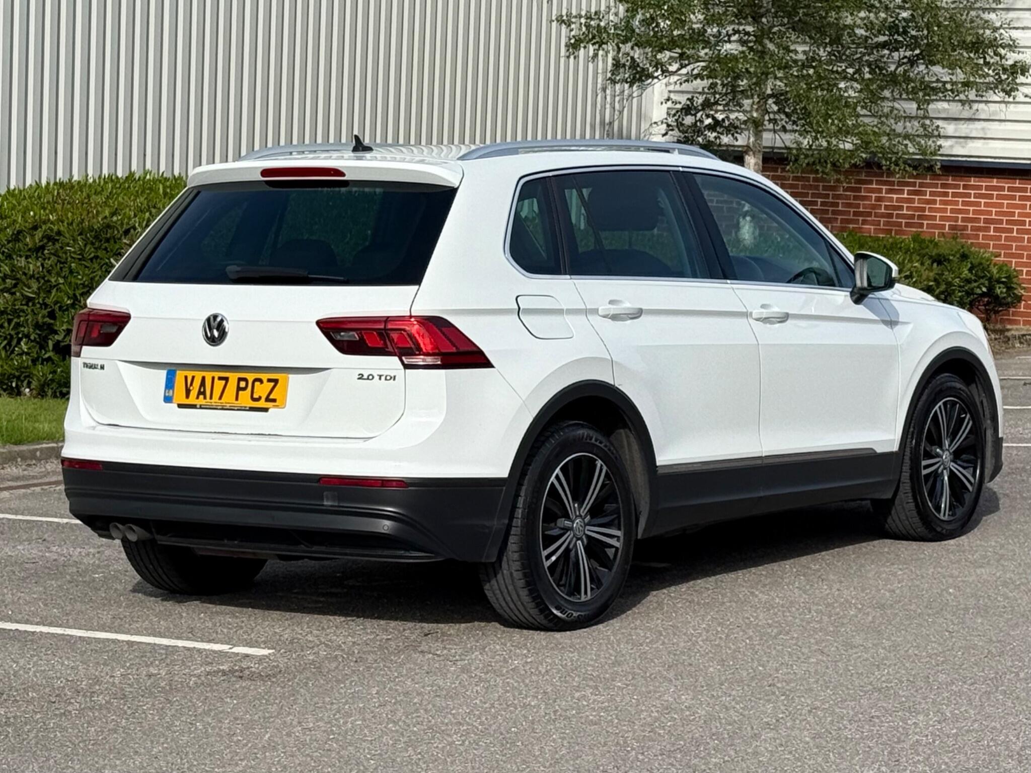Volkswagen Tiguan - Image 13